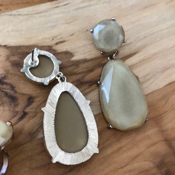 Gold Matching Ring & Earrings - Picture 5 of 5